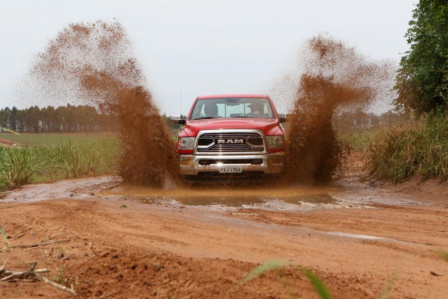  Ram 2500 Laramie Crew Cab 2018 года  (LA) (фото 4 из 11)